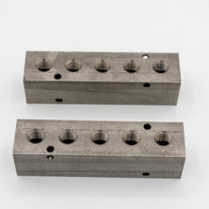 Right-Angle Flow Manifold