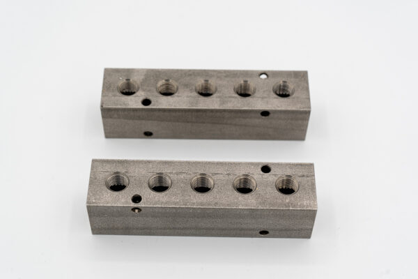 Right-Angle Flow Manifold